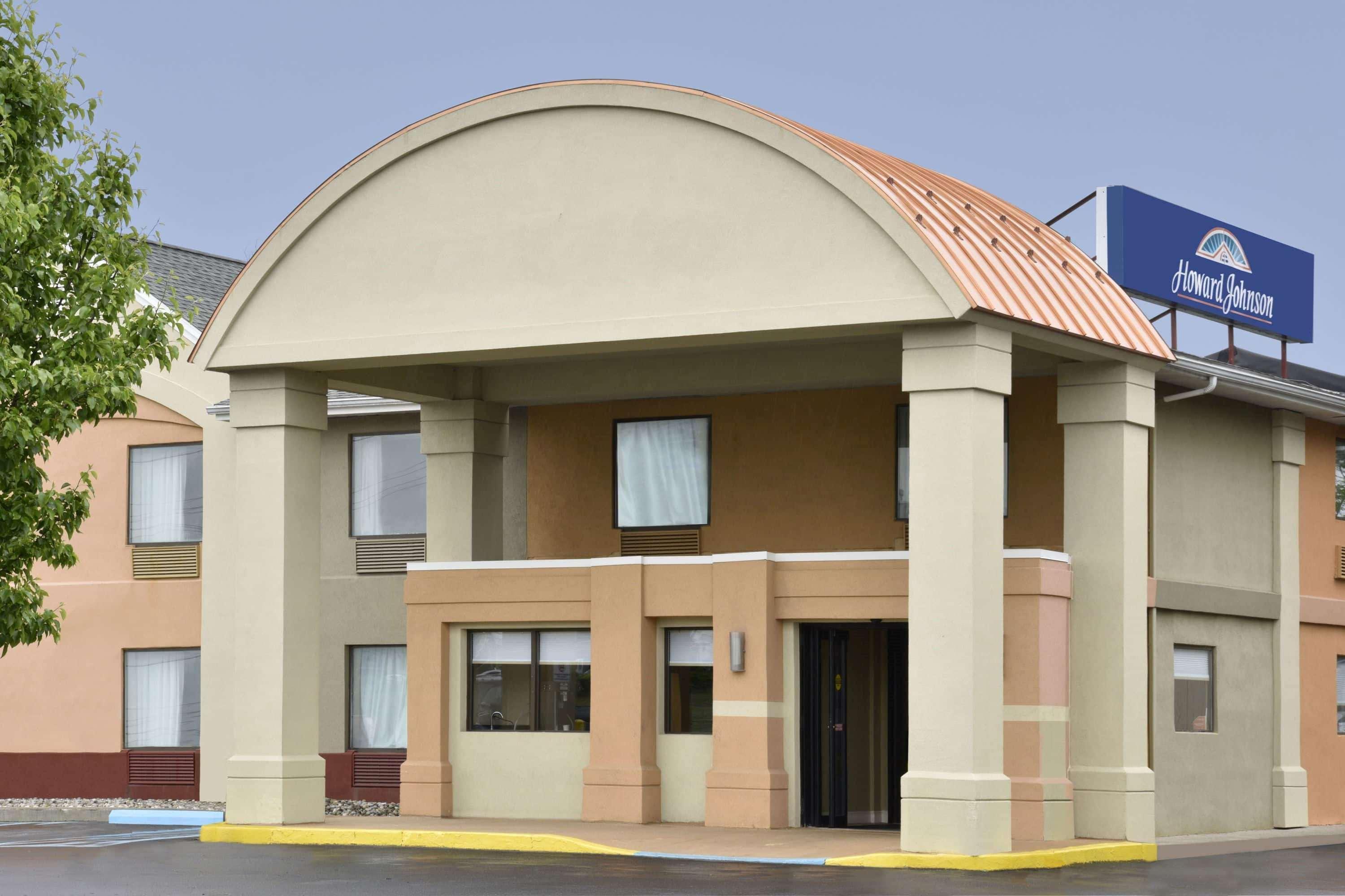 Howard Johnson By Wyndham Allentown/Dorney Hotel & Suites Exterior photo